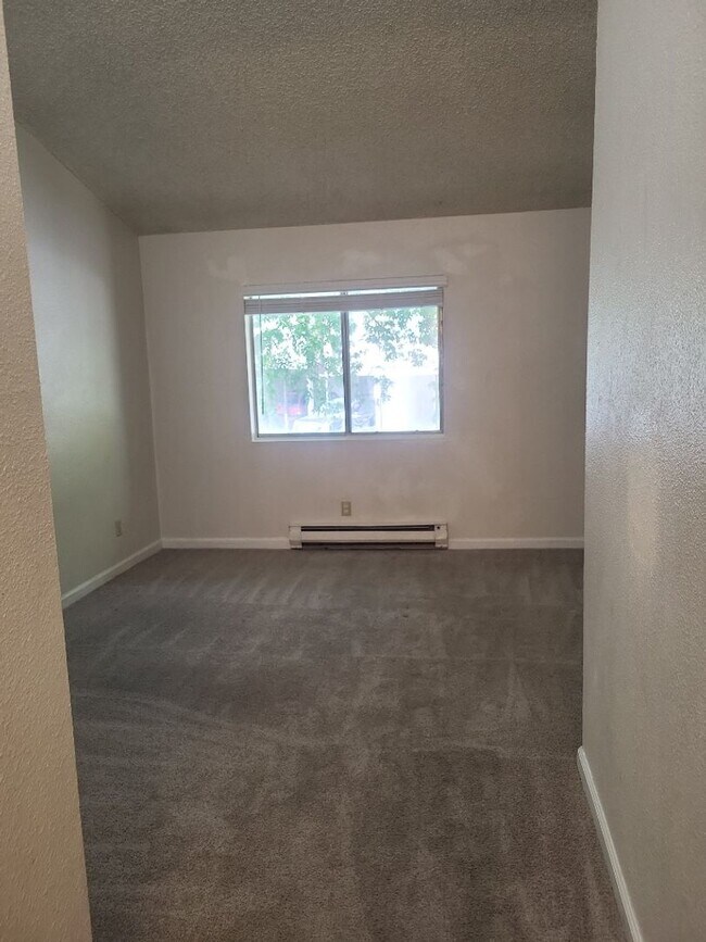Building Photo - 2100 Highview Ct