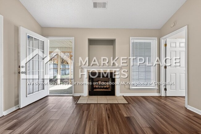 Building Photo - 1700 Crabtree Cir