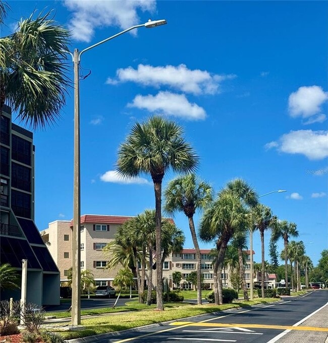 Building Photo - 10036 63rd Ave N