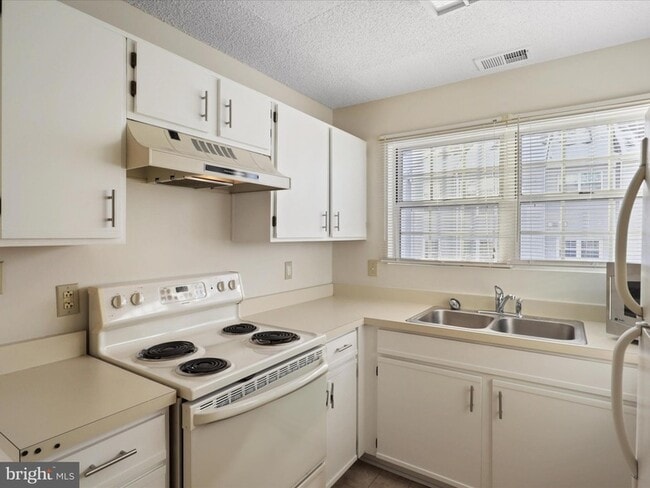 Building Photo - 1108 Huntmaster Terrace NE