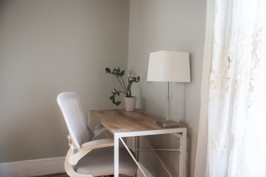 Building Photo - 119 Sherwood St