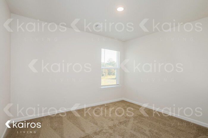 Building Photo - 7008 Pinehurst Way N