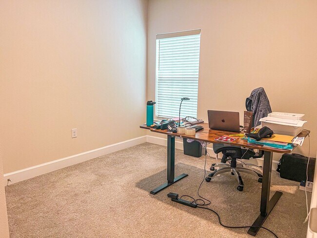 Building Photo - Beautiful 3 Bedroom Home with Pond View & No Rear Neighbors