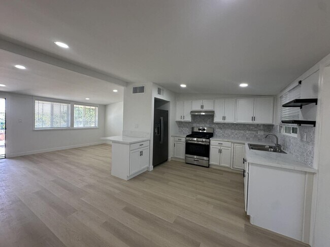 Building Photo - 30201 San Diego Dr