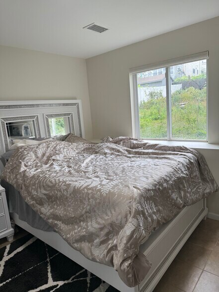 Building Photo - 36 Mersereau Ave