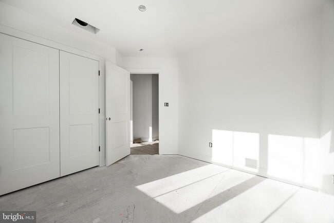 Building Photo - 453 E Franklin St