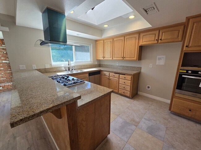 Building Photo - 3+2 Single Family Home in Thousand Oaks - ...