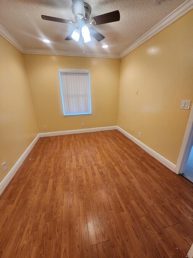 Building Photo - 5231 Pine Abbey Dr S