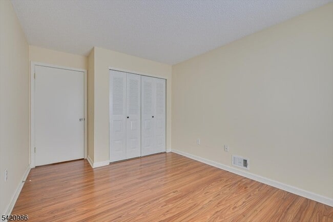 Building Photo - 69 Amberly Ct