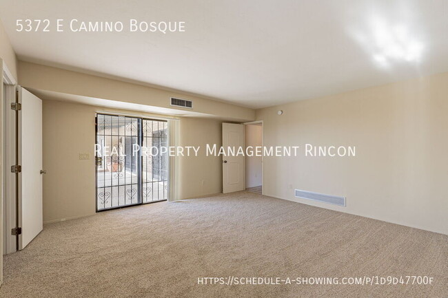 Building Photo - Location! Quintessential Tucson Classic is...