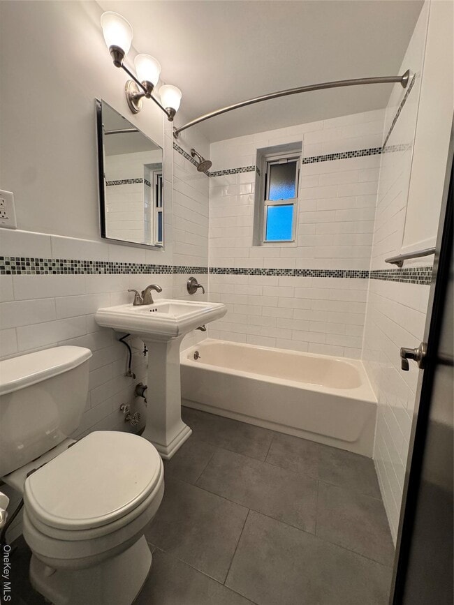 Building Photo - 555 Broadway