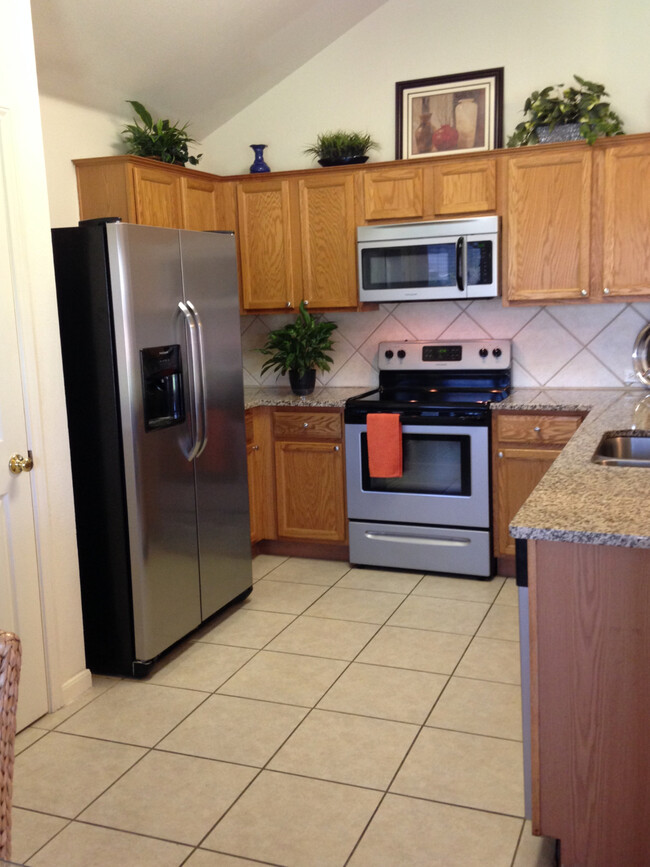 Stainless Steel Appliances - 6007 Lone Star Ct