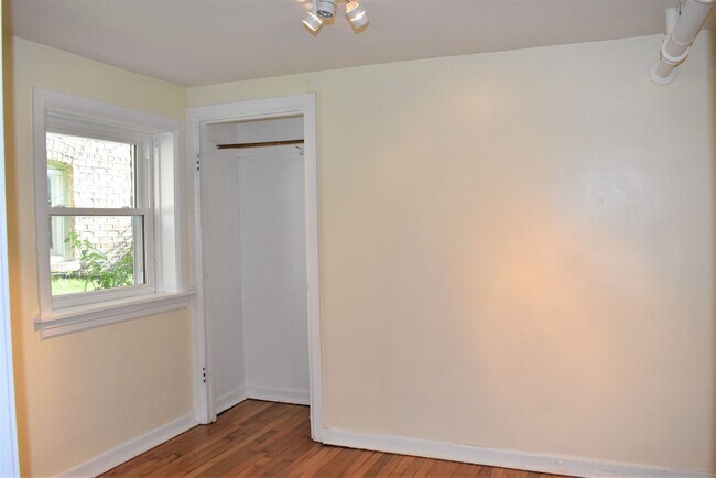 Building Photo - 1628 Gunderson Ave