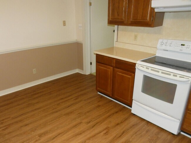 Building Photo - 10451 Edgehill Ln