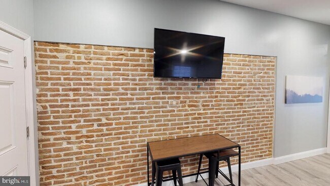 Building Photo - 27 S Church St