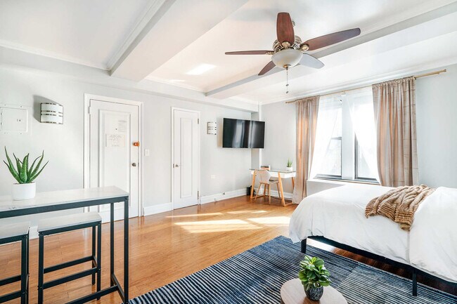 Building Photo - 240 W 73rd St