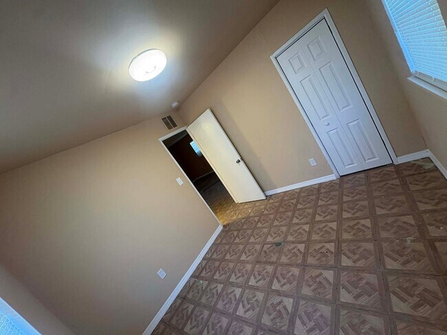 Building Photo - 221/223/225/227 Maria Street