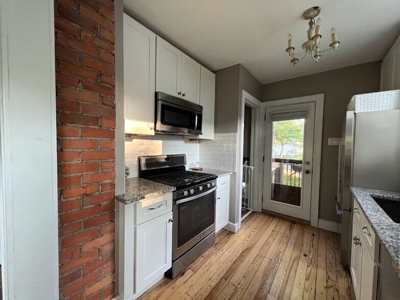 kitchen - 1334 Northway St