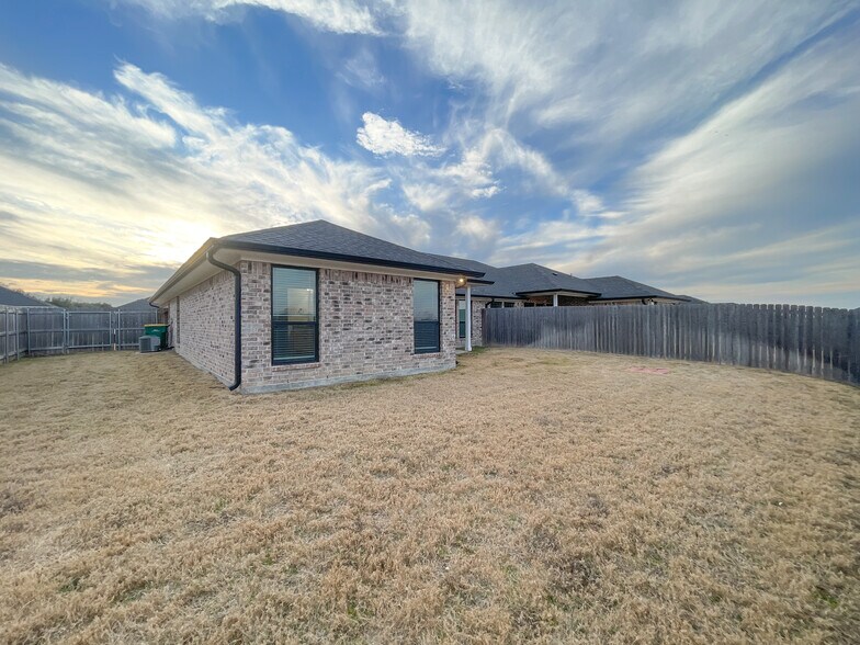 Building Photo - 108 W Windmill Way