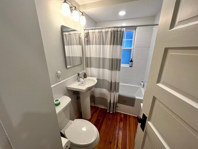 Building Photo - 12 Rosemary St