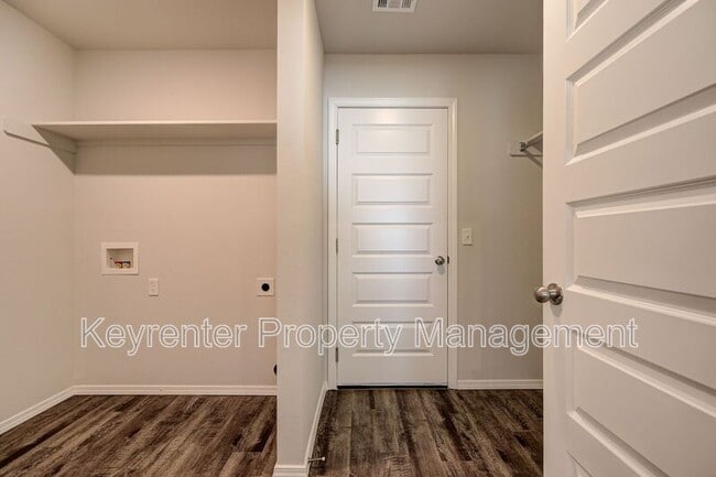 Building Photo - 504 Old Hickory Ln