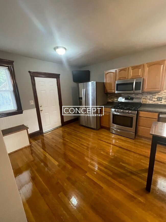 Primary Photo - 8 Mill St