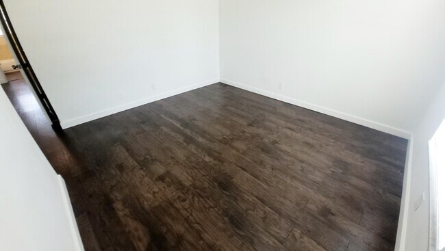 Building Photo - 135 Village Cir