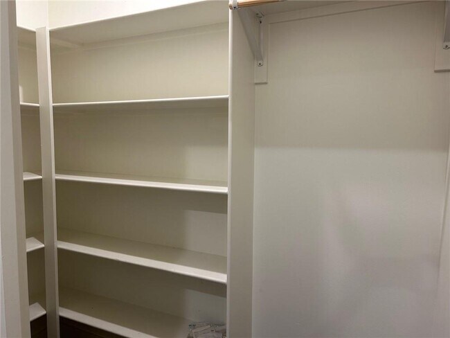 Building Photo - 726 E Emma Ave