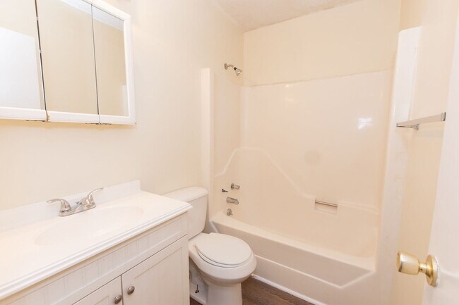 Building Photo - 139 Village Cir