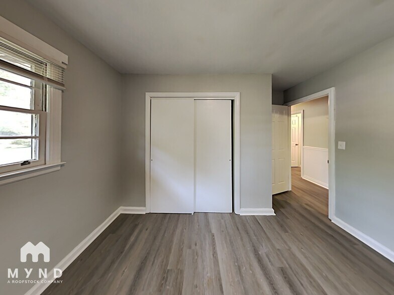 Building Photo - 919 Green Valley Rd SW