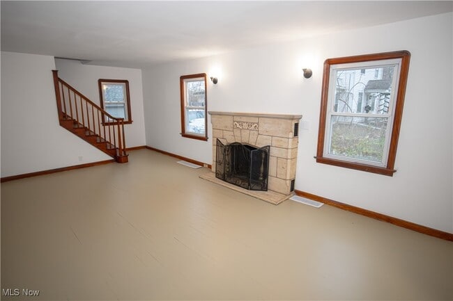 Building Photo - 483 Bank St