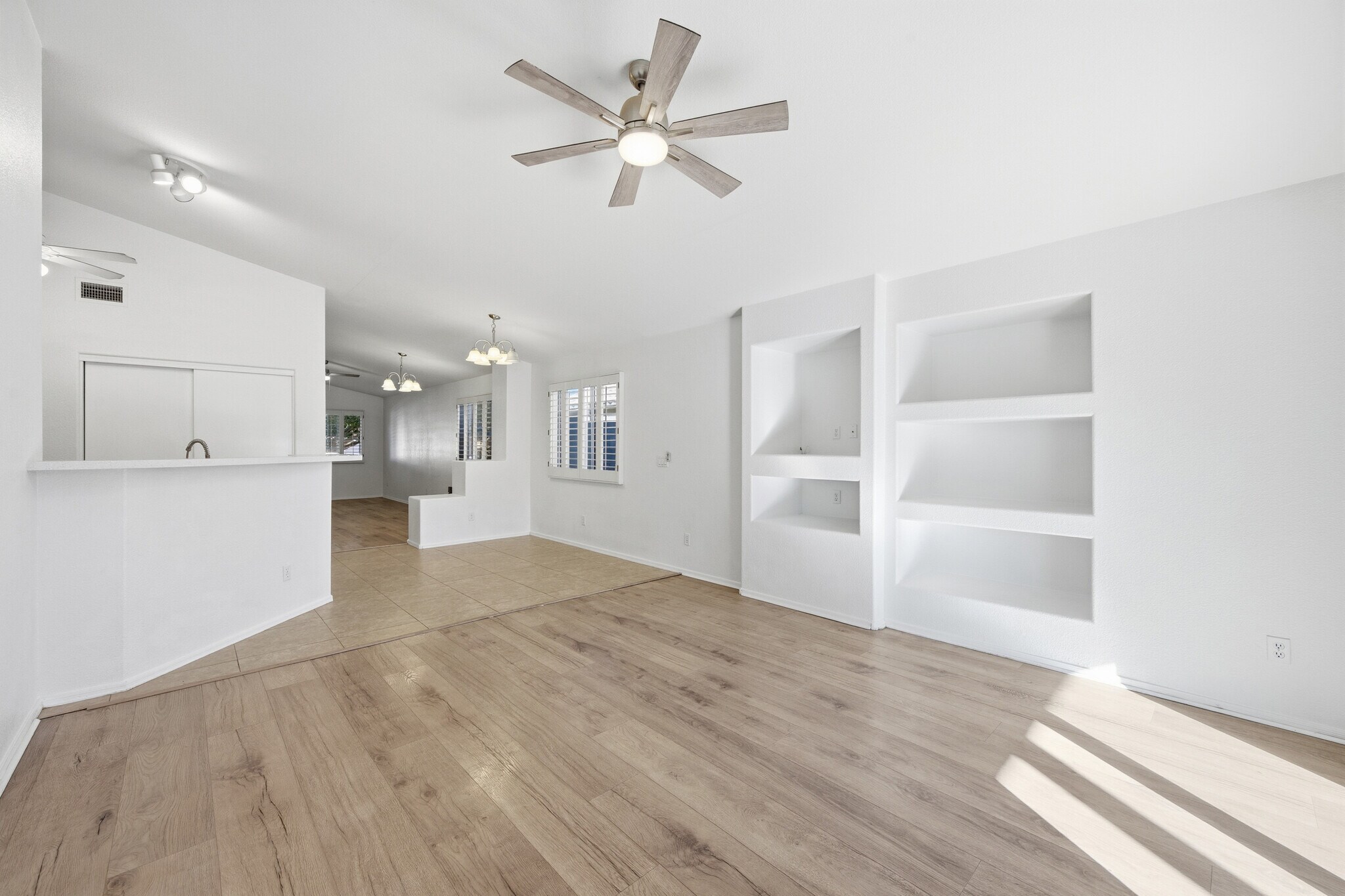 Building Photo - 7319 W Eugie Ave