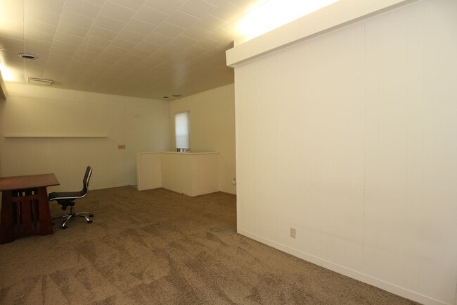 Building Photo - 3 Bedroom Home Near Purdue!