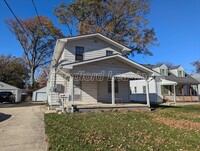 Building Photo - Cozy Upstairs Duplex with Balcony and Updates