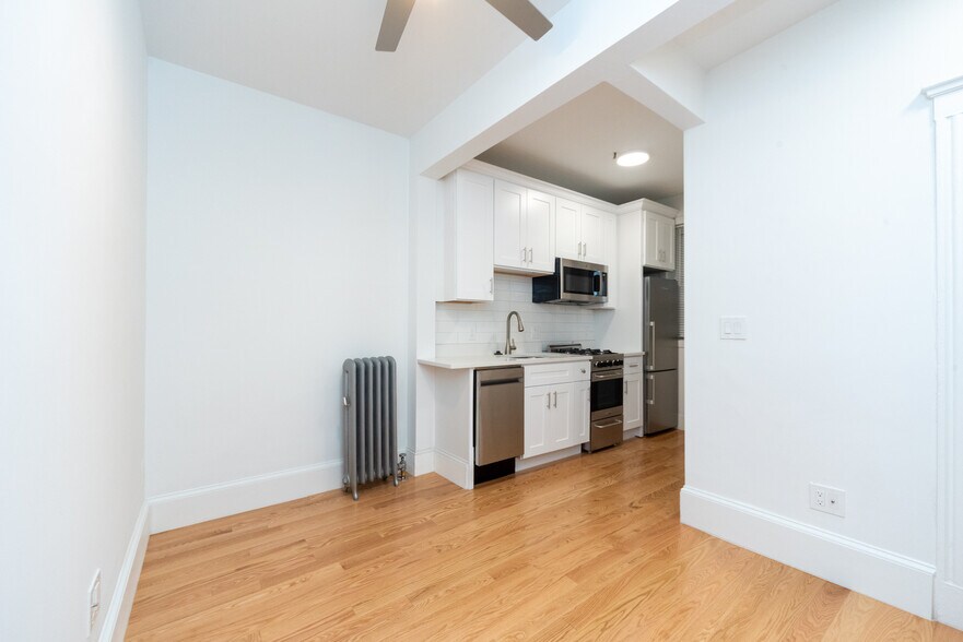 Building Photo - 61 Park Dr