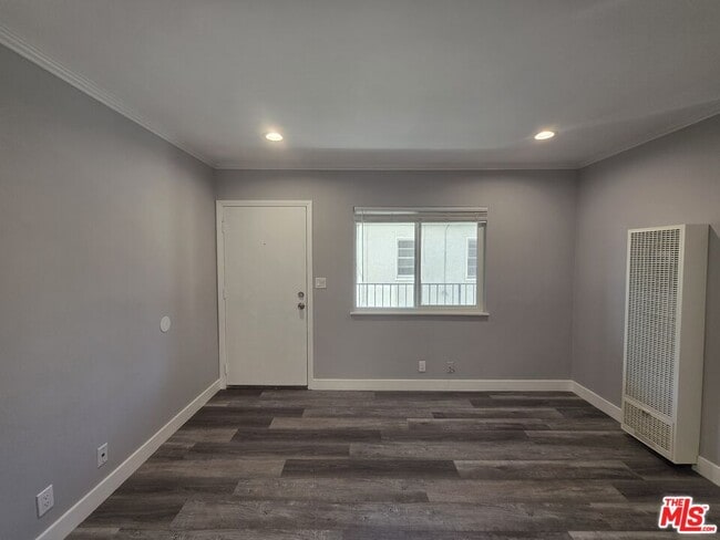 Building Photo - 105 Roswell Ave