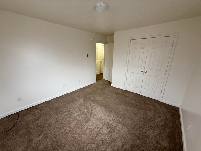 Building Photo - 341 Garden Park Dr