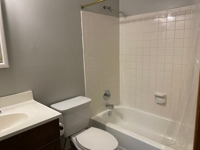 Building Photo - 4068 Buckingham Pl