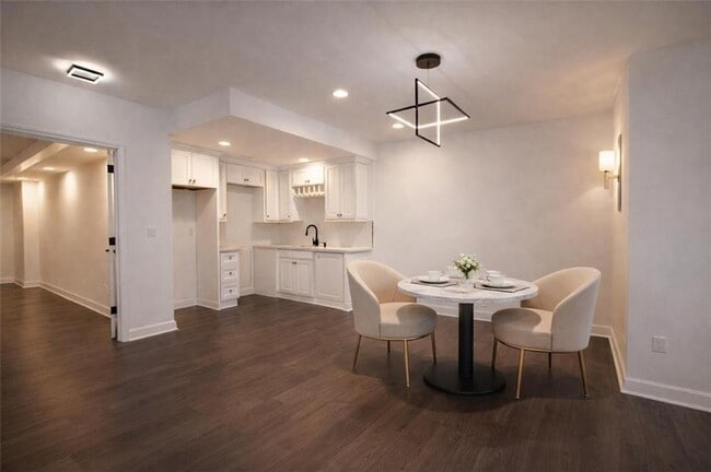 Building Photo - 1430 Hillcrest Heights