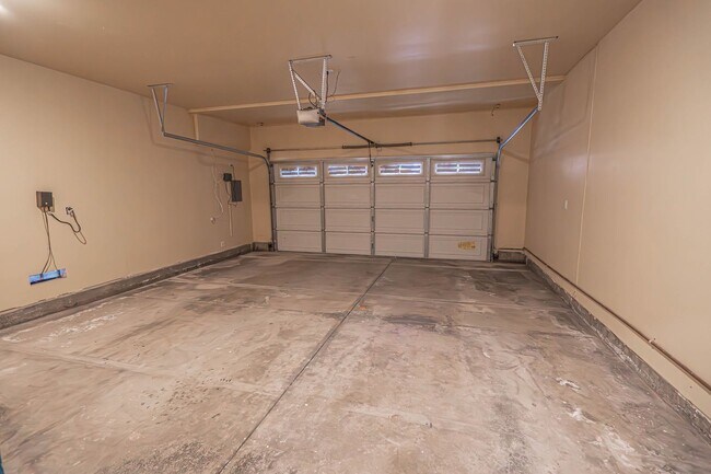 Building Photo - Tesoro Del Valle 4 Bedroom + Loft Home for...