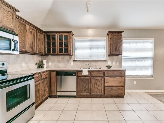 Building Photo - Beautiful Three Bedroom in South Norman!