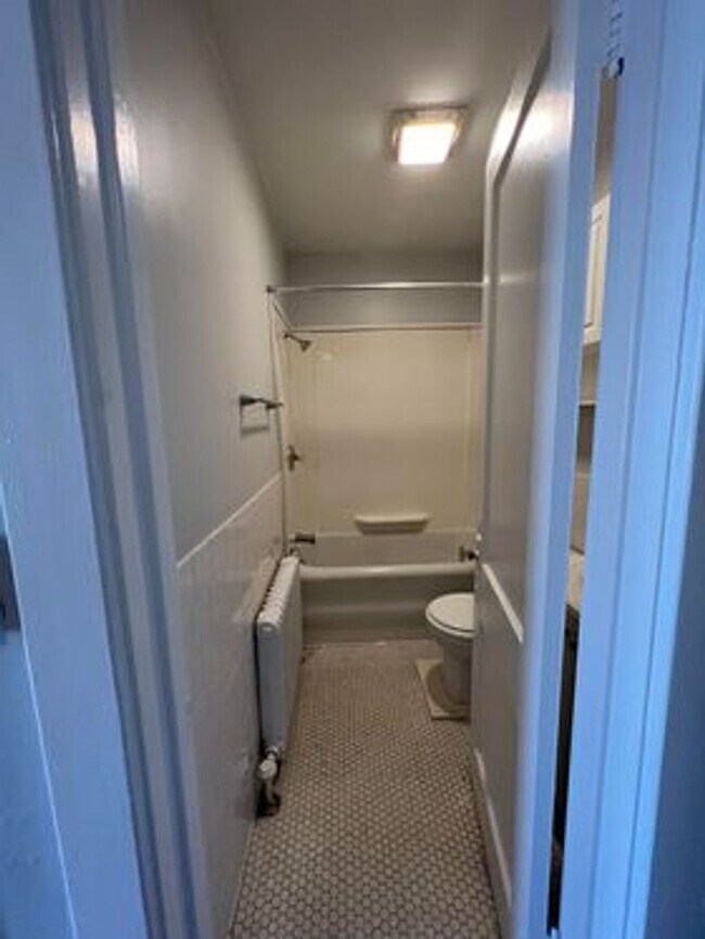 Building Photo - 1625 East Ave | Apt 116 | Incl. Heat| Coin...