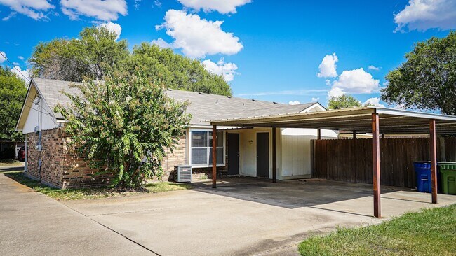 Building Photo - B 613-615 Barbara Jean