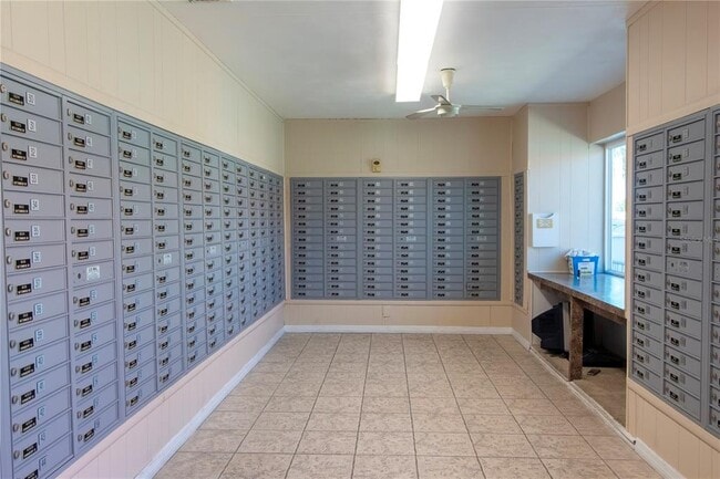 Building Photo - 802 Buttonwood Dr