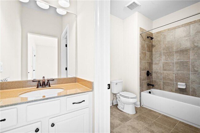 Building Photo - 3619 Strath Dr