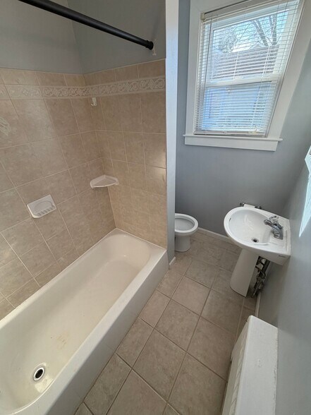 Building Photo - 38 Marple Ave