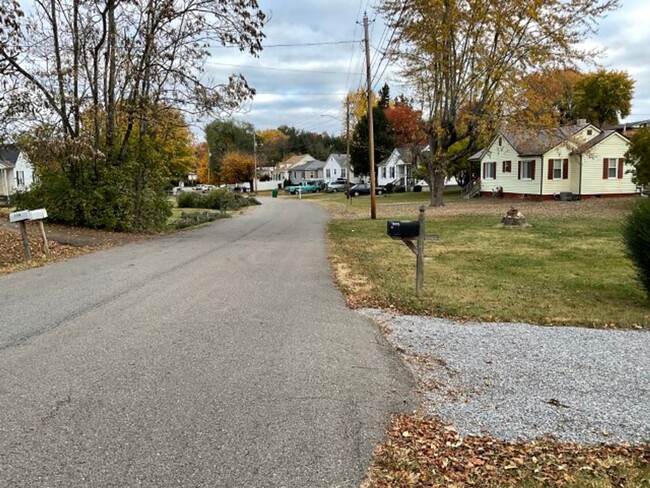 Building Photo - 2 bedroom/1 bath home in East Morristown.