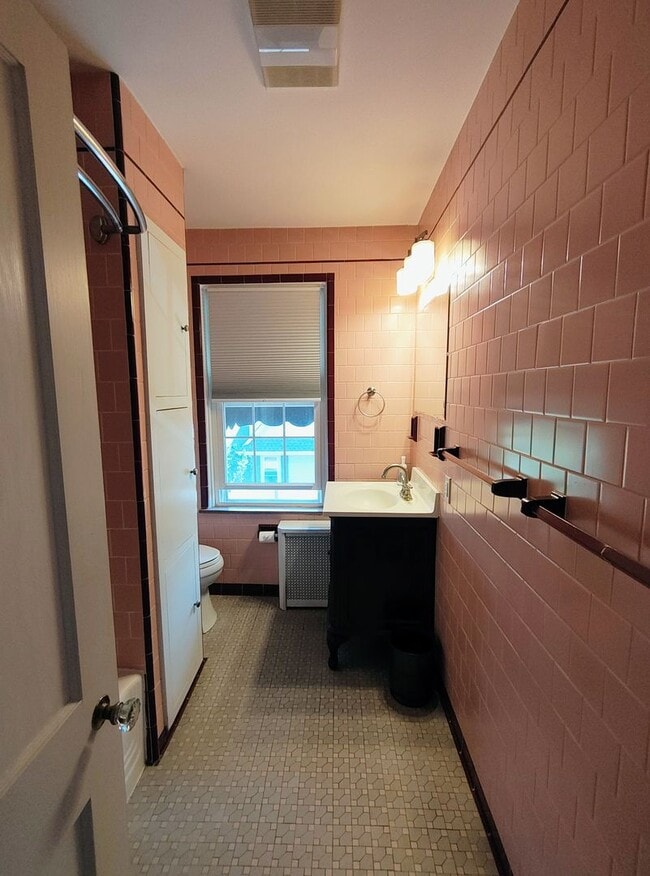 Building Photo - ***Providence/Elmhurst – Two Bed with all ...