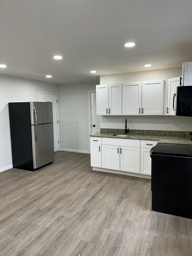 Building Photo - 536 Beech St