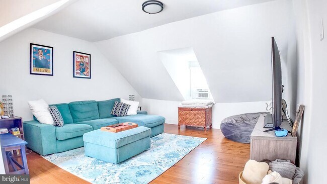 Building Photo - 434 Catharine St